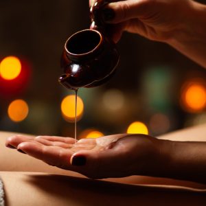 Masaje Balinés Nuestro masaje utiliza los exquisitos aceites esenciales de flores de Indonesia para brindarte una experiencia única. Este masaje está diseñado para reducir tensiones, mejorar la circulación sanguínea y linfática, y llevarte a un estado de relajación profunda. Forma y Línea Alcázar de San Juan
